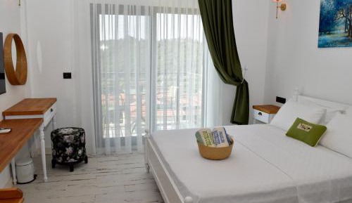 Deluxe Double Room with Balcony and Sea View