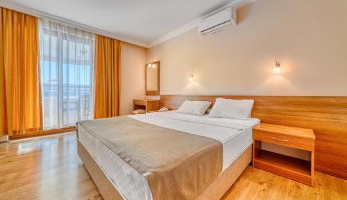 One-Bedroom Apartment with Balcony