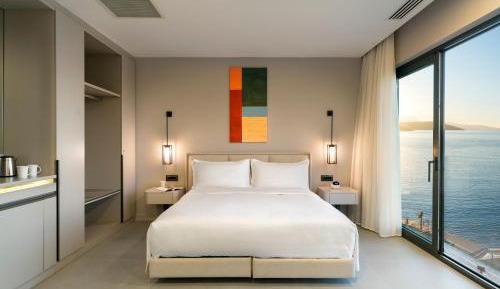 Deluxe Room with Sea view and Balcony