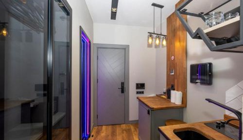 Studio with Balcony - Split Level
