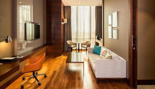 Corner King Suite with Sofa Bed - Lounge Access