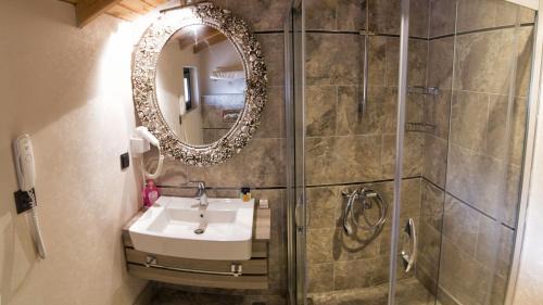 Deluxe Double Room with Mountain View