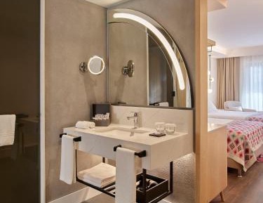 Deluxe Lagoon Room