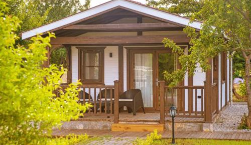 Bungalow with Patio