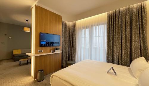One-Bedroom Suite with Kitchenette - Smoking