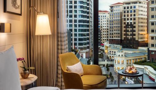 Club Premier Square View King