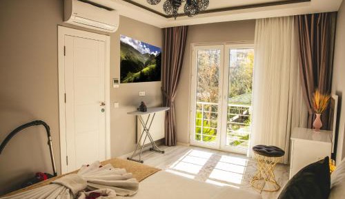 Apartment with Garden View