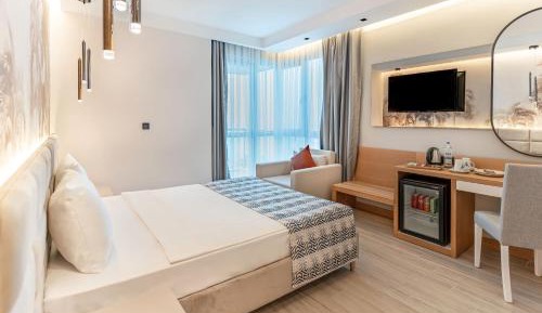 Double Room with Balcony and Sea View