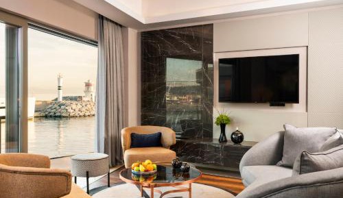 King Suite with Sea View - Non-Smoking