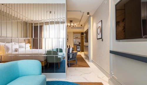 Junior Suite with Terrace and Bathtub