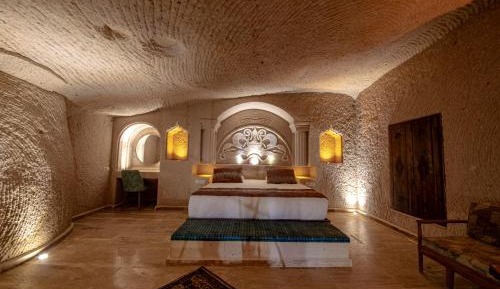 Queen Suite with Spa Bath