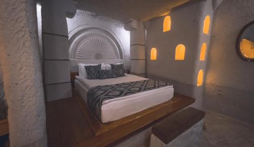 Triple Cave Room
