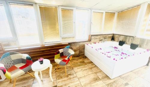 Suite with Hot Tub