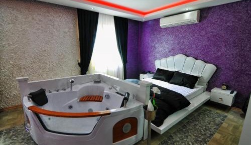 Deluxe Suite with Jacuzzi