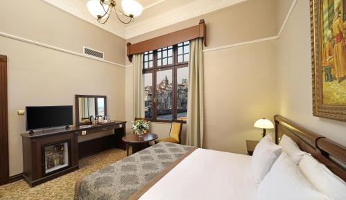 Deluxe Room with Bopshorus view, King or Twin