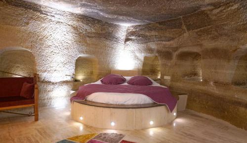 Honeymoon Cave Suite