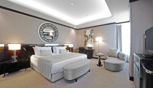 Premium Corner King Room - Smoking