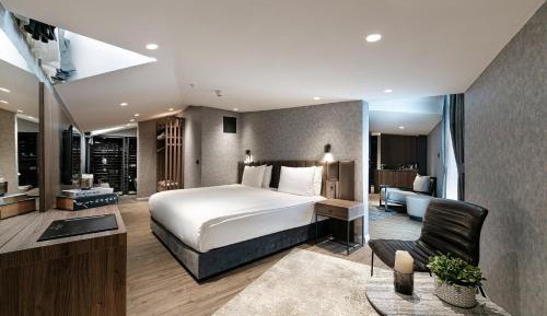 Suite with City View