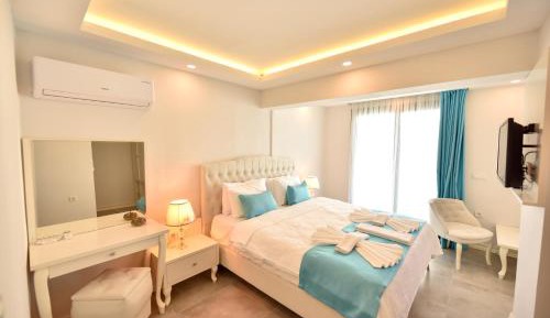 Double Swim-up Room