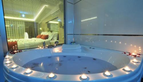 King Suite with Hot Tub