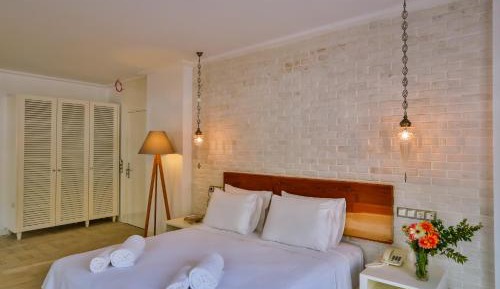 King Suite Family Room