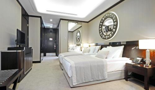 Standard Twin Room with City View