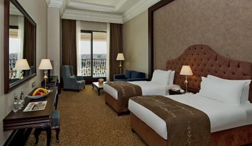 Deluxe Suite Twin Bed with City View