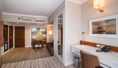 Suite with Balcony and Sea View - Non-Smoking