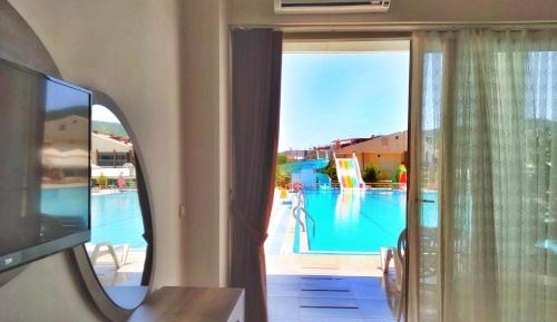 Triple Poolside Room