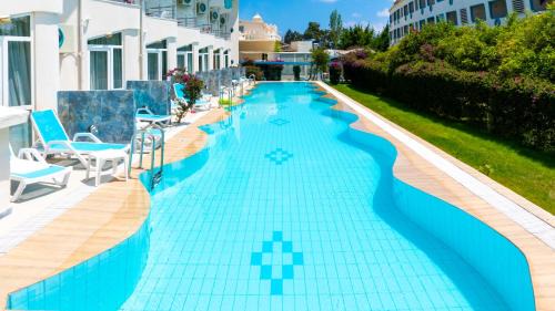 Swim-up Room