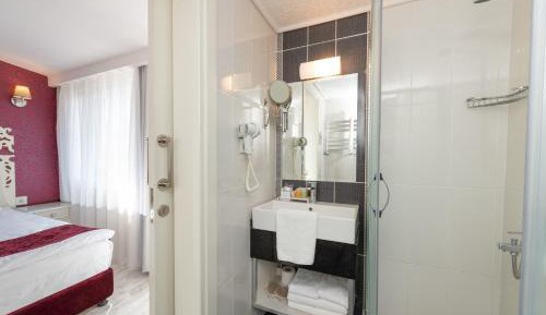 Double Room with Balcony and Sea View