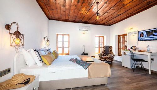 Deluxe Suite with Sea View