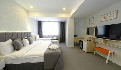 Deluxe Suite