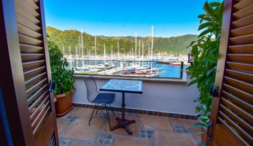 Double Room with Balcony and Sea View