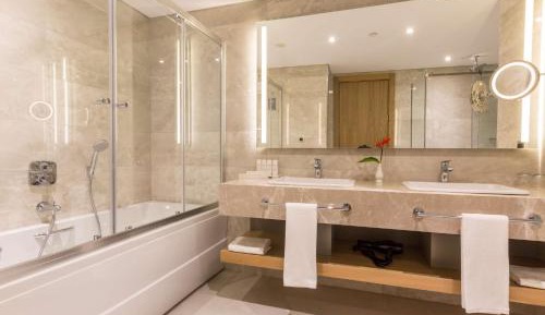 Luxury Suite with Spa Bath and Panoramic Sea View 