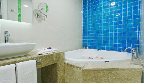 Deluxe Suite with Spa Bath