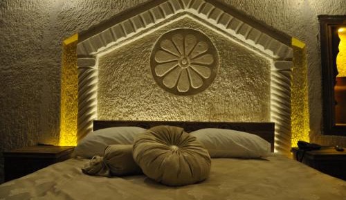 Deluxe Room (2 Adults + 1 Child)