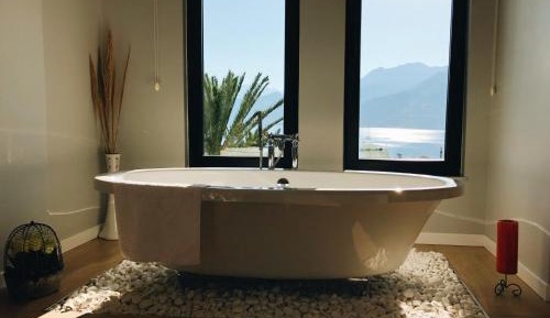 King Room with Spa Bath