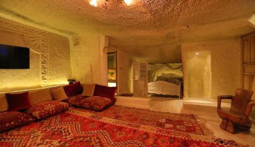 Triple Cave Room