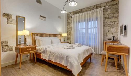 Double Room with Pool View - Ground Floor