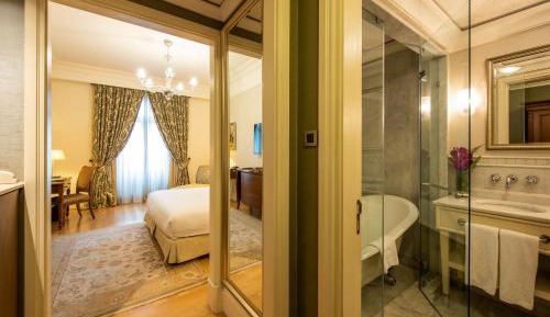 Deluxe Golden Horn Side Room King