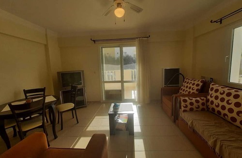 Didim Apartment | Lovely 2-Bed Apartment three communal pool Didim