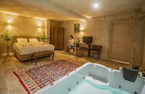 Uchisar Hotel | Hydros Cave Suit
