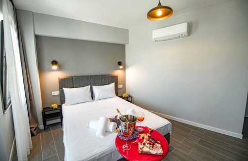 Bozcaada Hotel | İrinikos Otel