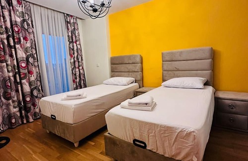 Gumussuyu Mahallesi Apartment | TAKSiM PERFECT RESİDENCE, 3 BEDROOMS, 140 SQUAREMETER, POOL GYM SAUNA Wifi