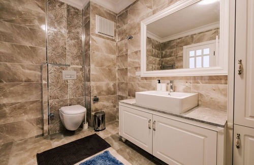 Fenerbahce Apartment | Marina Close Duplex with Patio, 5 min to Sea View