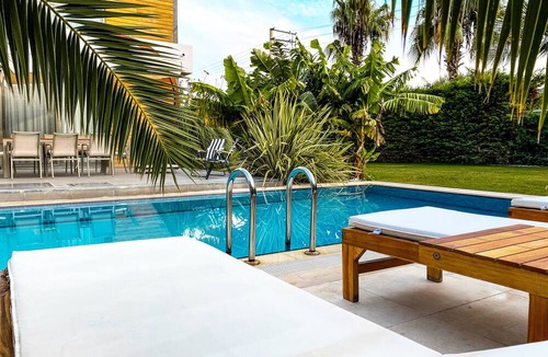 Cesme Villa | Luxurious Villa in Mamurbaba - Privatepool - 800sqm Garden - 5min from Beach!