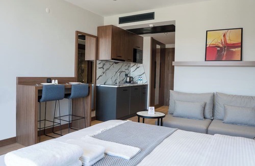 Yomra Hotel | Seatown Residence