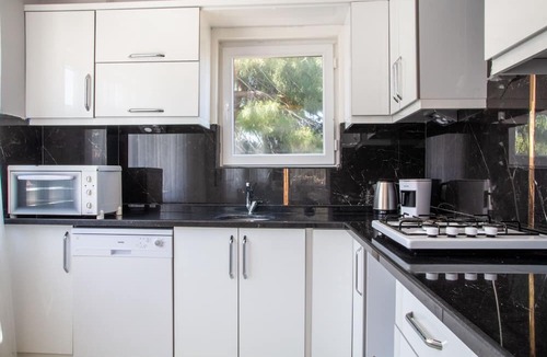 Yalıkoy Apartment | Flat w Sea View Terrace 1 min to Beach in Didim
