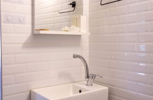 Urla Apartment | Minimalist and Rooftop Flat with Terrace in Izmir